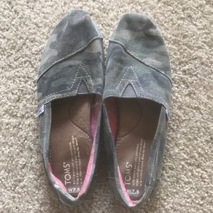 Camo Toms